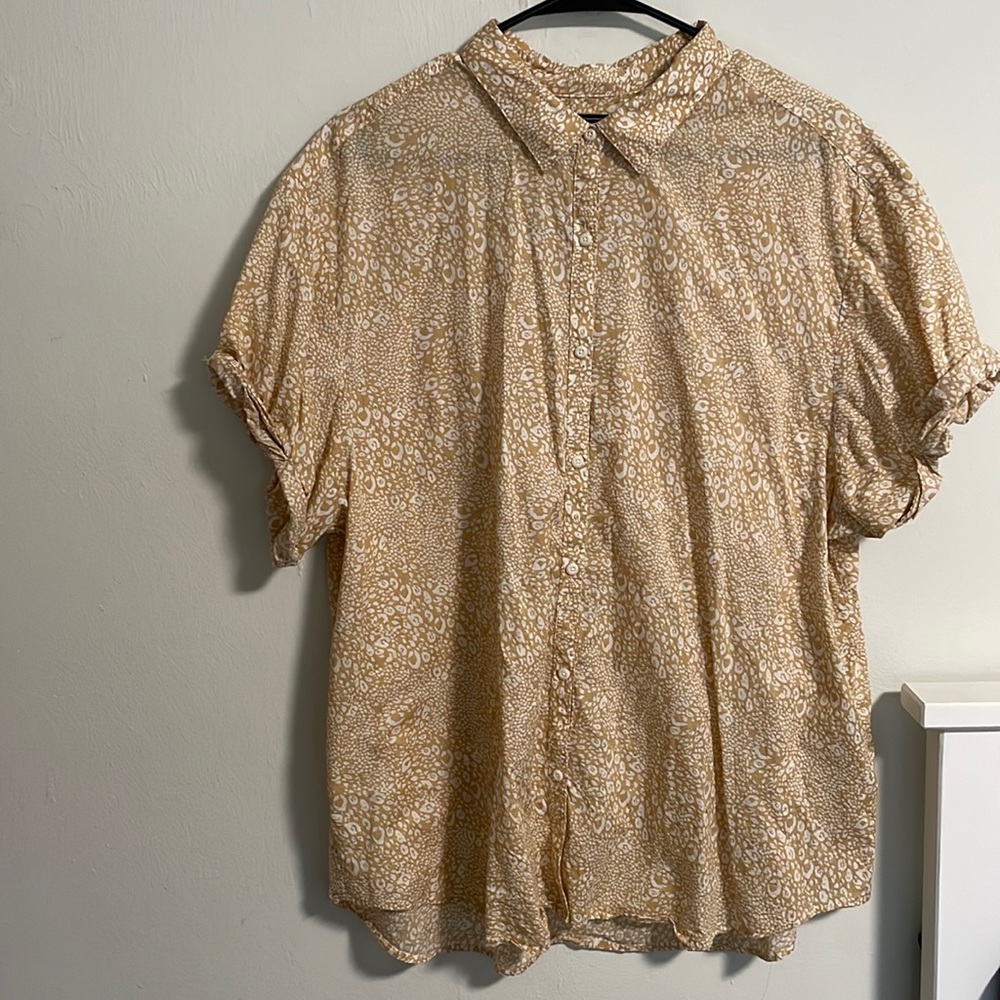 Gap Women’s Button-Down Short Sleeve